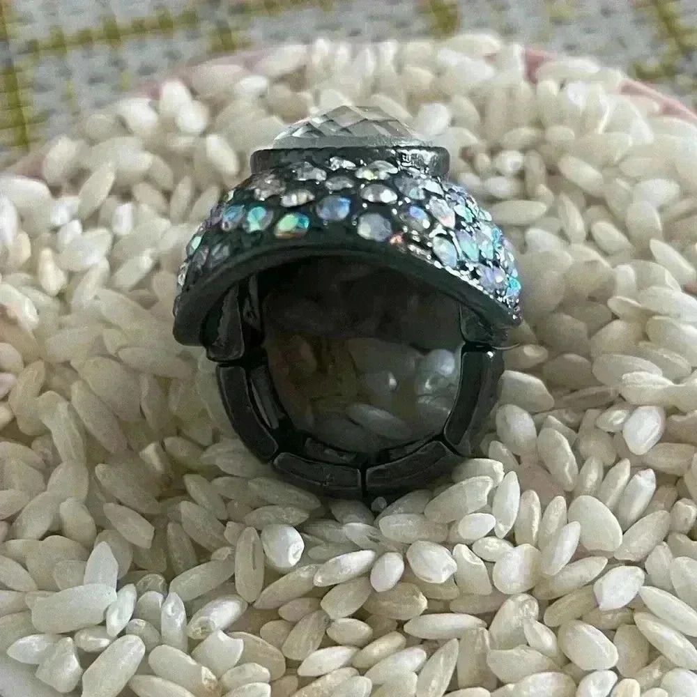 Large AB gem cocktail ring with adjustable sizing - Picture 4 of 5